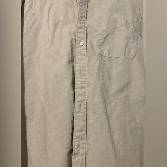 Uni Qlo Men’s Button Up Dress Shirt (L) - Picture 2 of 8